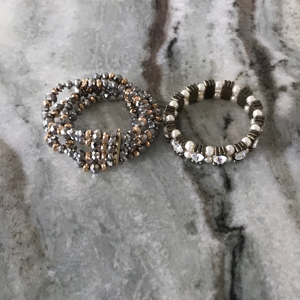 2 Bracelets